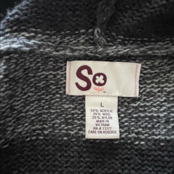 Hooded sweater - Picture 3 of 3